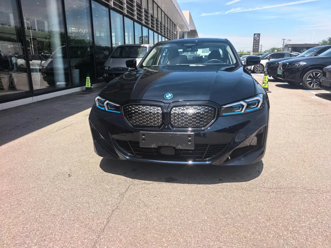 BMW 2024 i3 eDrive 40 L obsidian night sports suit automatic gear 2