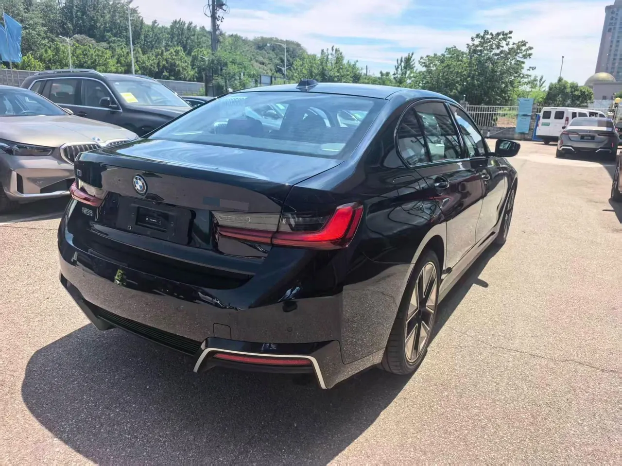 BMW 2024 i3 eDrive 40 L obsidian night sports suit automatic gear 5