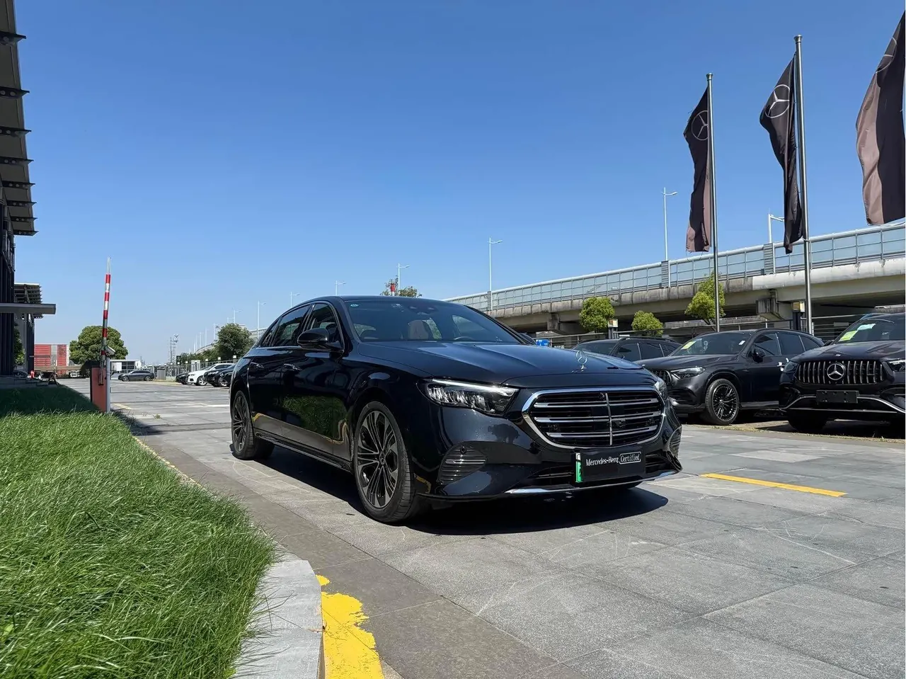 Mercedes Benz Class E New Energy 2024 E 350 e L 2.0T Automatic Gear 3
