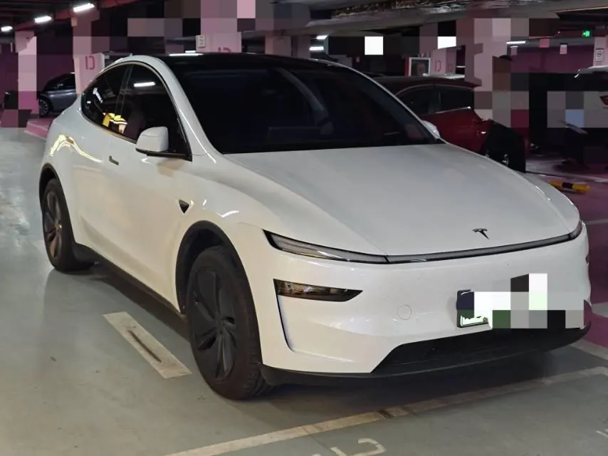 Tesla 2026 Model Y Long Range Rear-Wheel-Drive Automatic 3