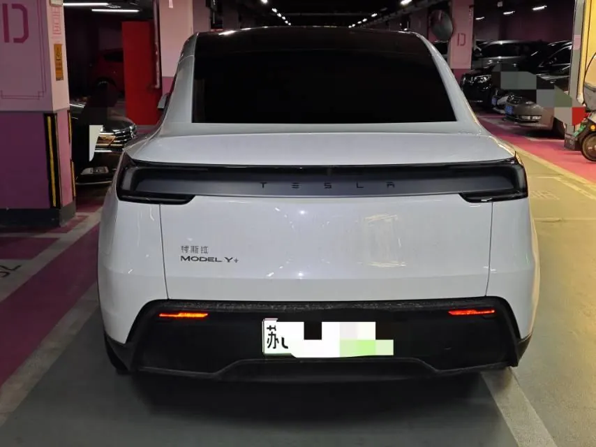 Tesla 2026 Model Y Long Range Rear-Wheel-Drive Automatic 4