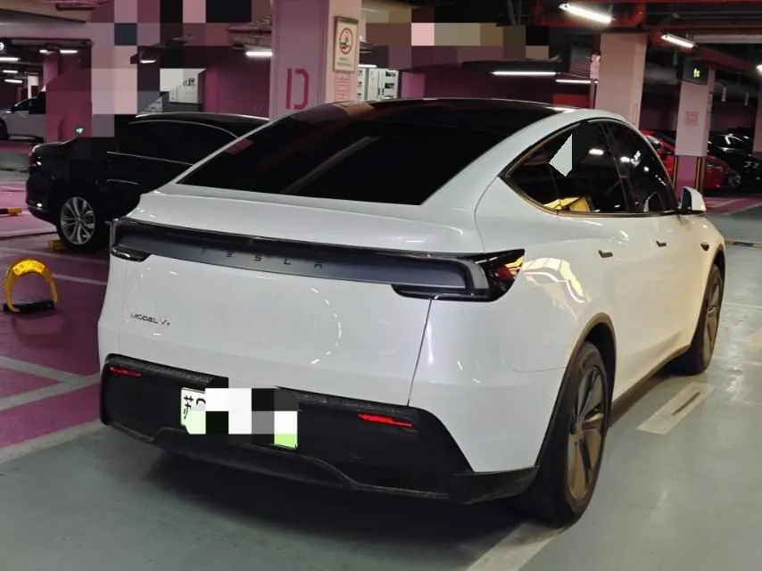 Tesla 2026 Model Y Long Range Rear-Wheel-Drive Automatic 5