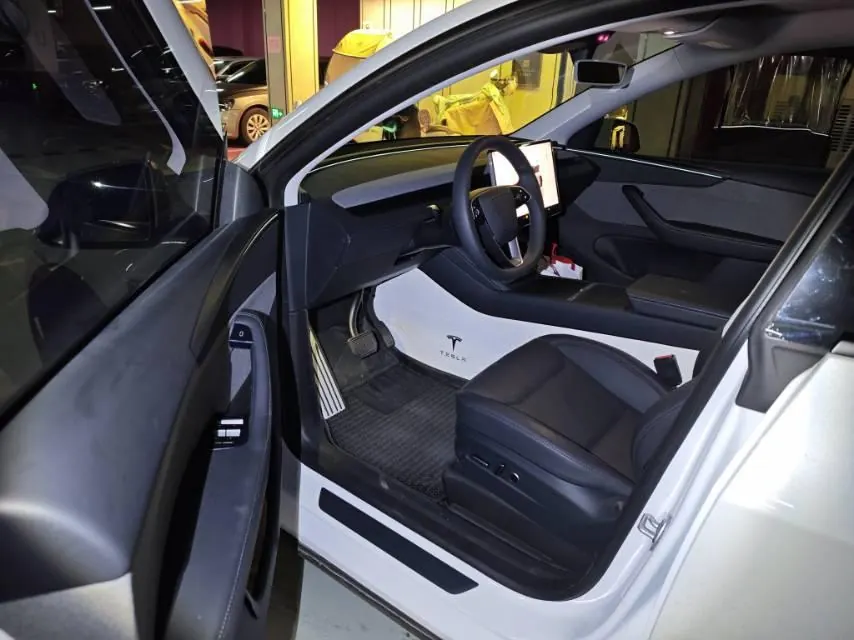 Tesla 2026 Model Y Long Range Rear-Wheel-Drive Automatic 6