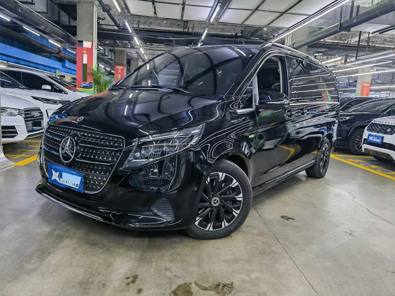 Mercedes Benz V 2024V 300 48V 2.0T Premium Edition Automatic Gear - View 1