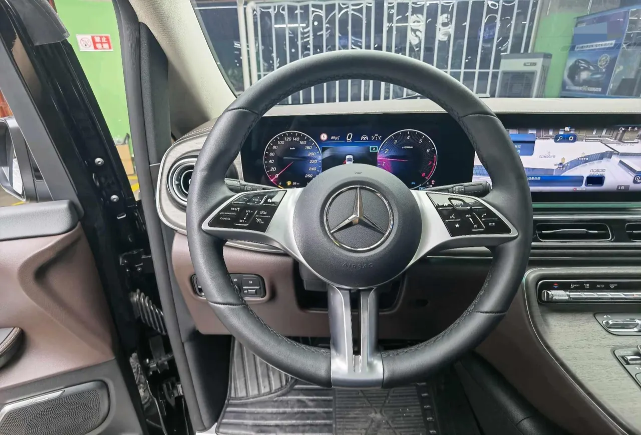 Mercedes Benz V 2024V 300 48V 2.0T Premium Edition Automatic Gear 11