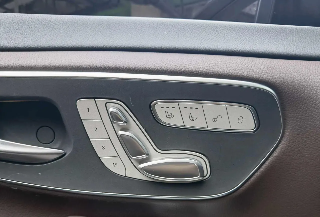 Mercedes Benz V 2024V 300 48V 2.0T Premium Edition Automatic Gear 14