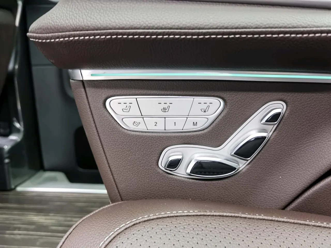 Mercedes Benz V 2024V 300 48V 2.0T Premium Edition Automatic Gear 15