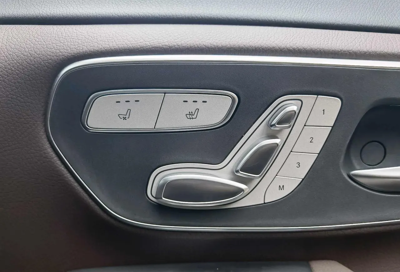 Mercedes Benz V 2024V 300 48V 2.0T Premium Edition Automatic Gear 17