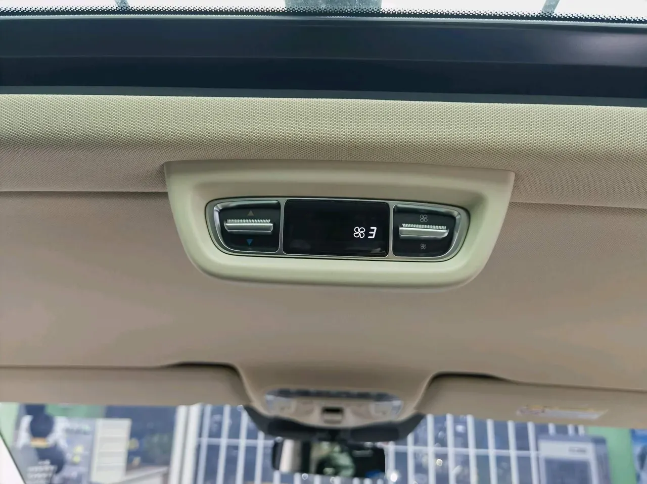 Mercedes Benz V 2024V 300 48V 2.0T Premium Edition Automatic Gear 19