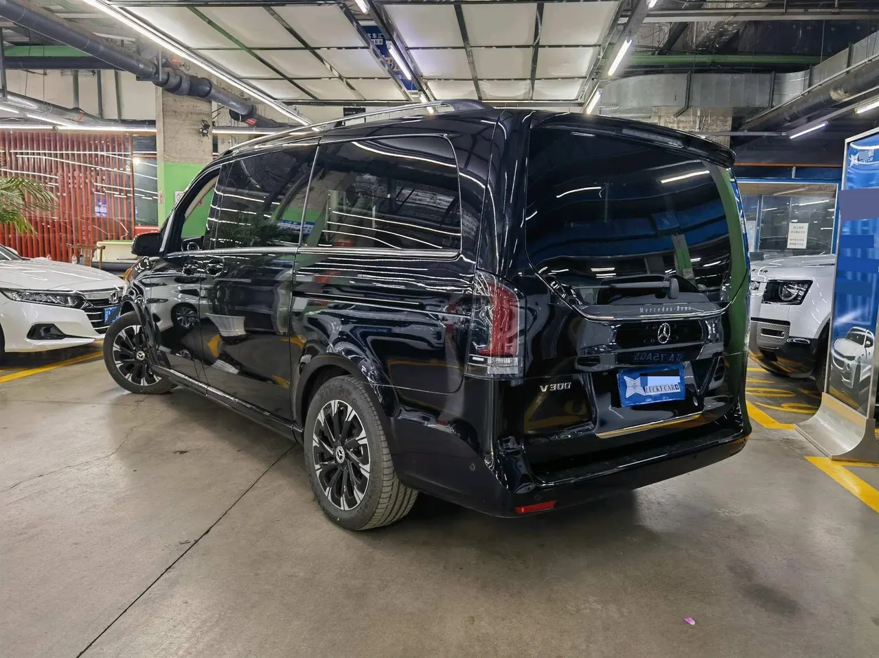 Mercedes Benz V 2024V 300 48V 2.0T Premium Edition Automatic Gear 4