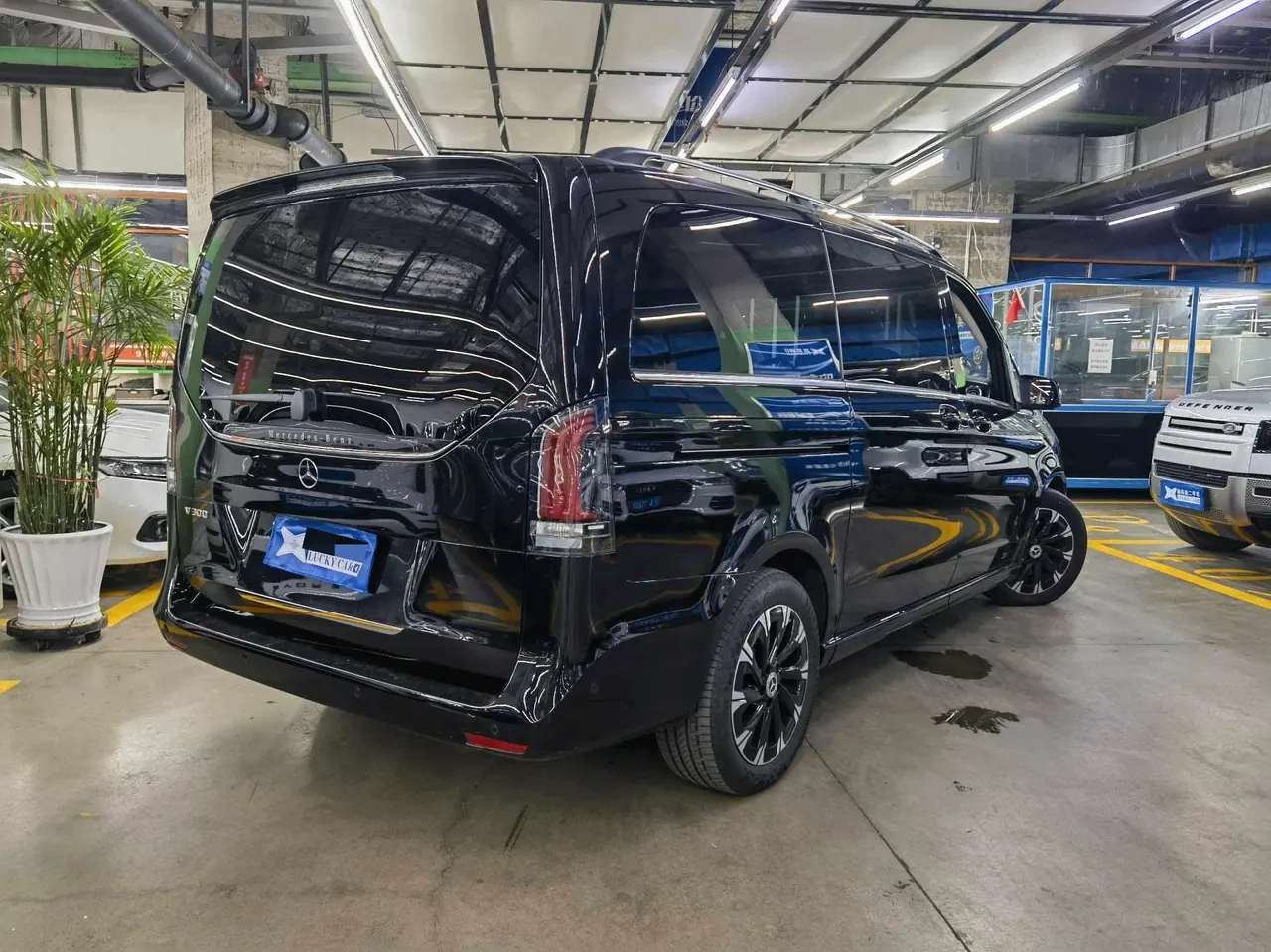 Mercedes Benz V 2024V 300 48V 2.0T Premium Edition Automatic Gear 6