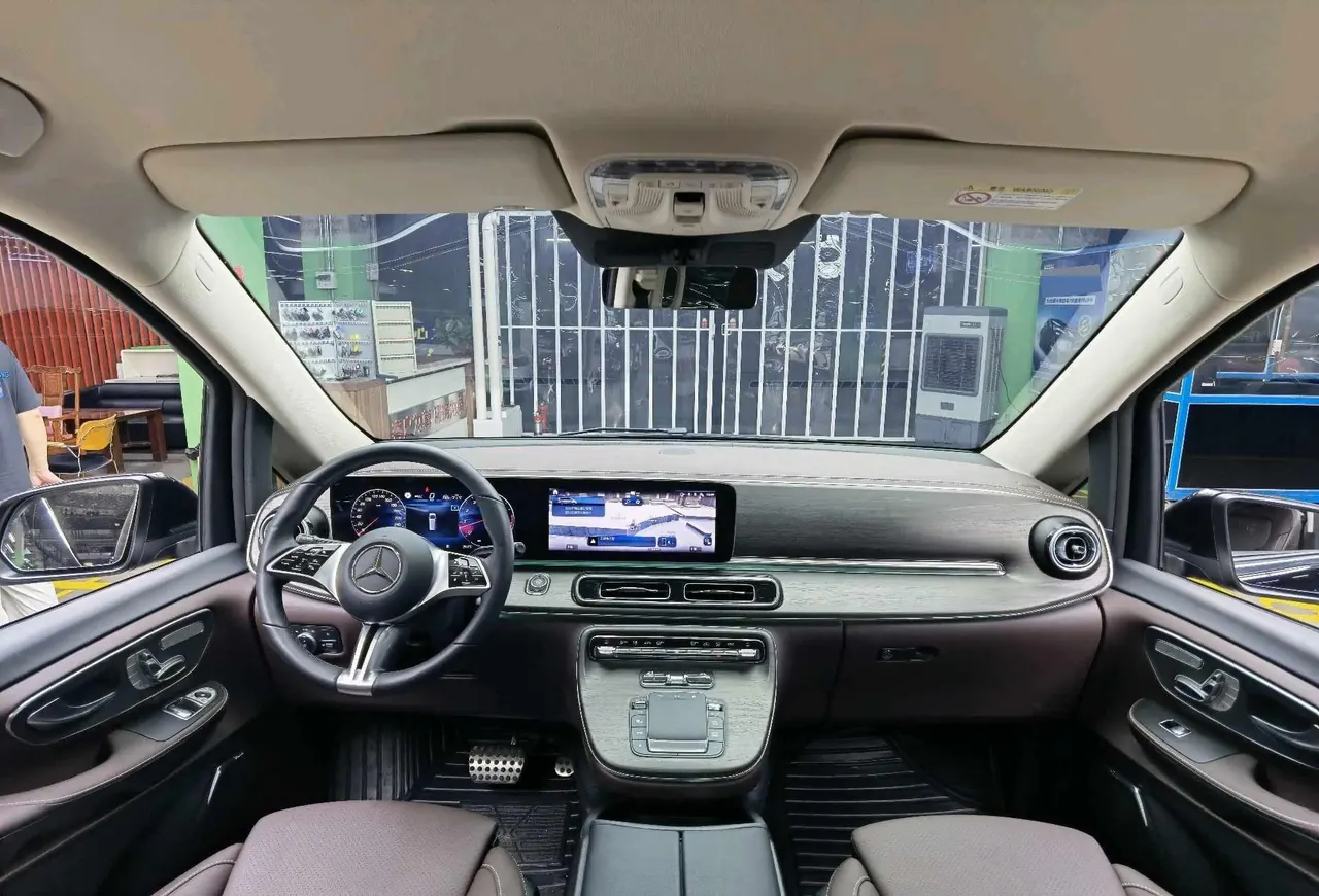 Mercedes Benz V 2024V 300 48V 2.0T Premium Edition Automatic Gear 7