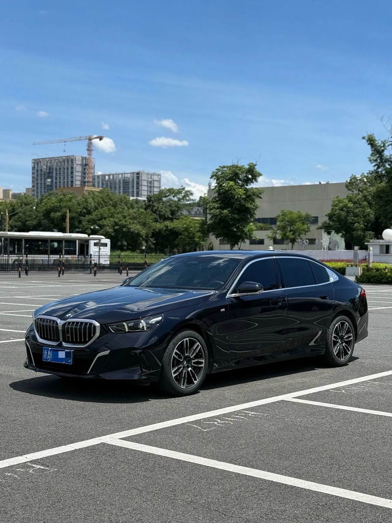 BMW 5 Series 2024 model 530Li 48V 2.0T Leading Edition M Sport Package Automatic - View 1