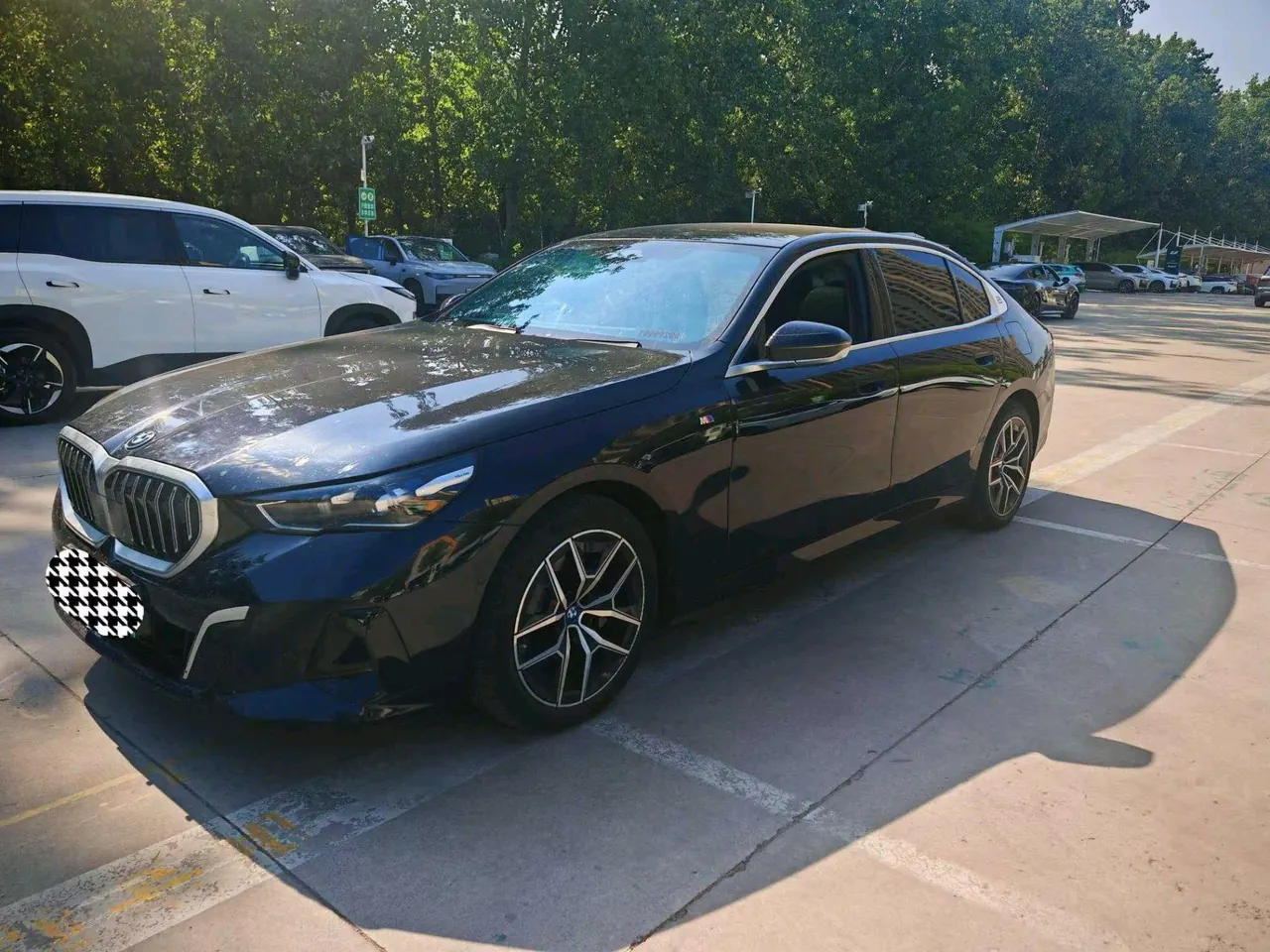 BMW 2024 i5 eDrive 35L M sports suit automatic gear - View 1