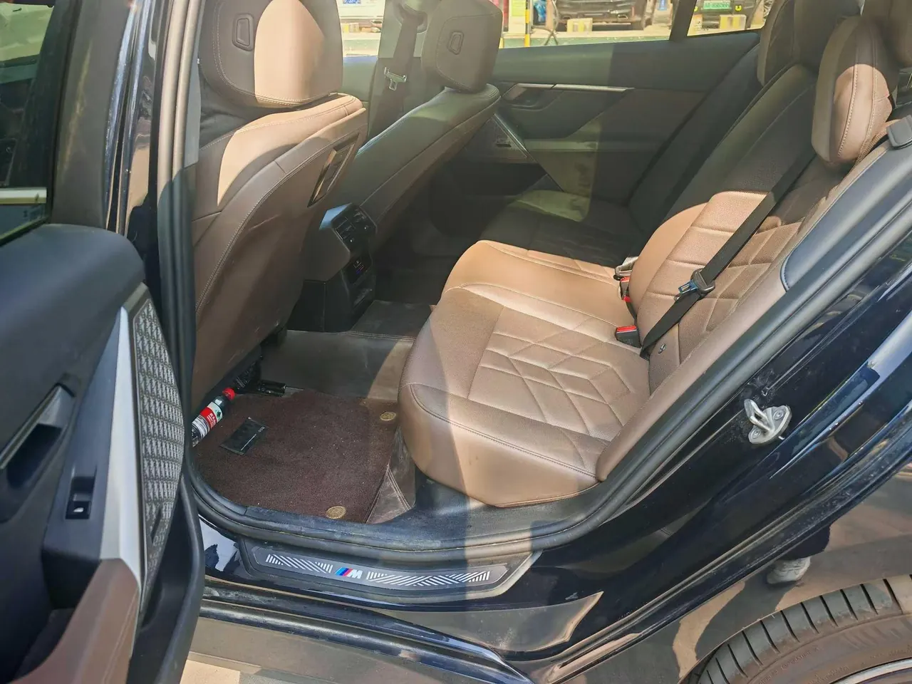 BMW 2024 i5 eDrive 35L M sports suit automatic gear 3