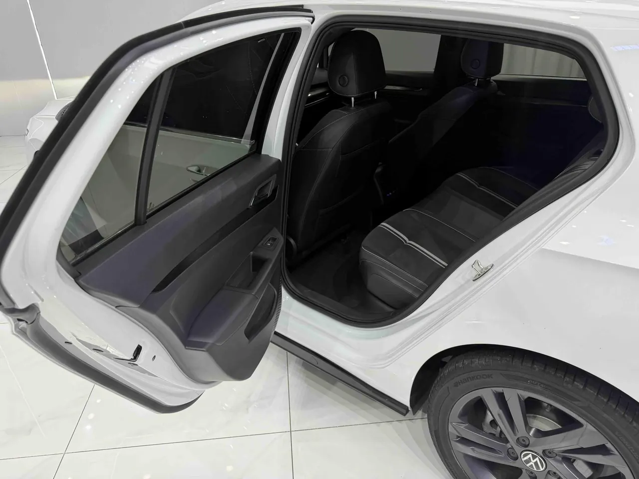 Volkswagen 2021 Golf 8 R-Line 1.4TSI 280TSI Automatic 16