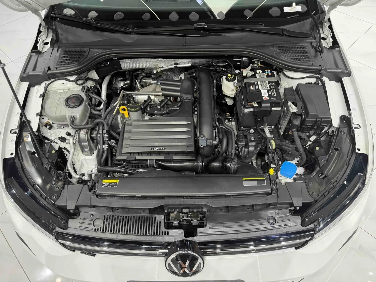 Volkswagen 2021 Golf 8 R-Line 1.4TSI 280TSI Automatic 18