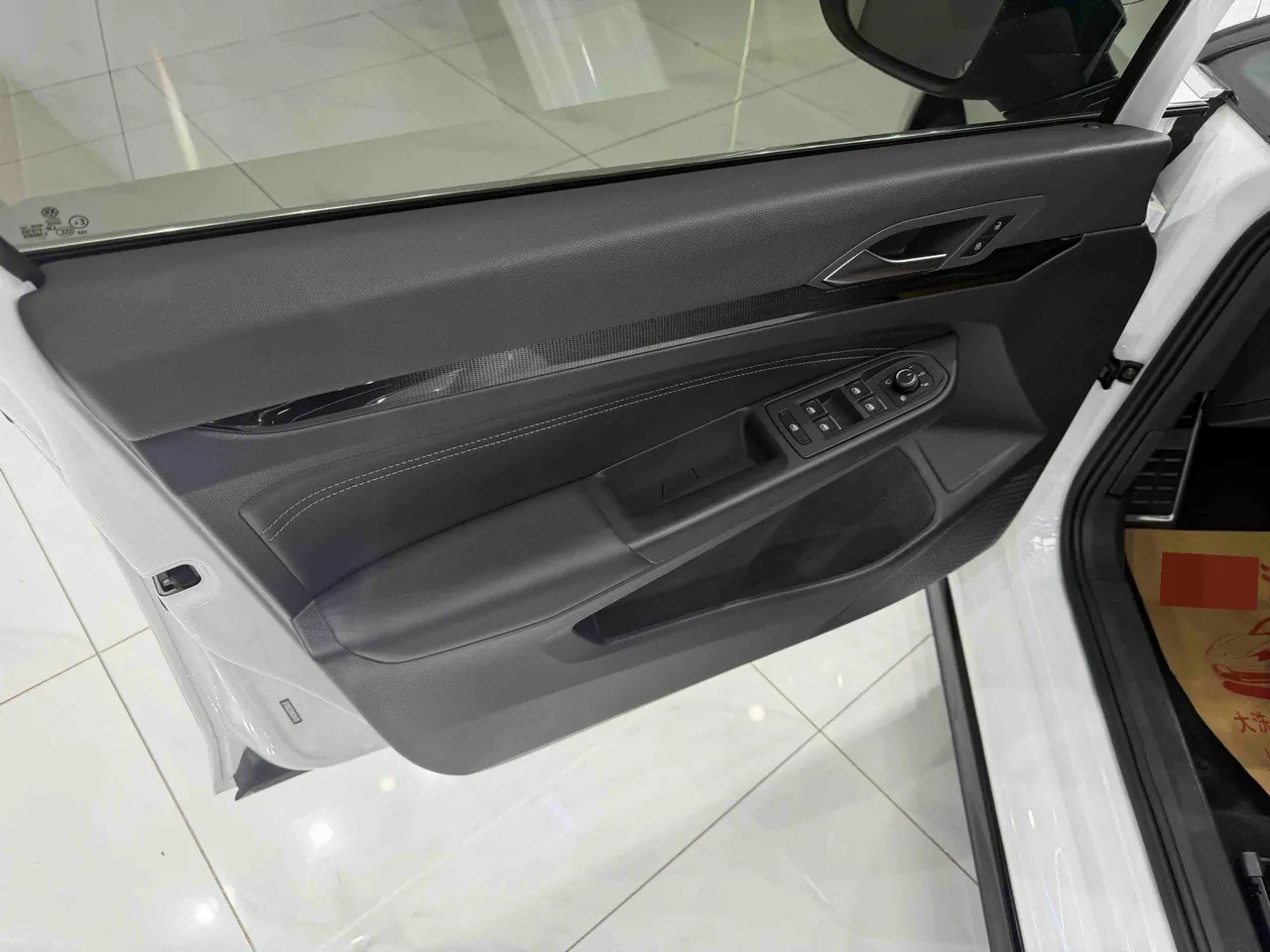 Volkswagen 2021 Golf 8 R-Line 1.4TSI 280TSI Automatic 8