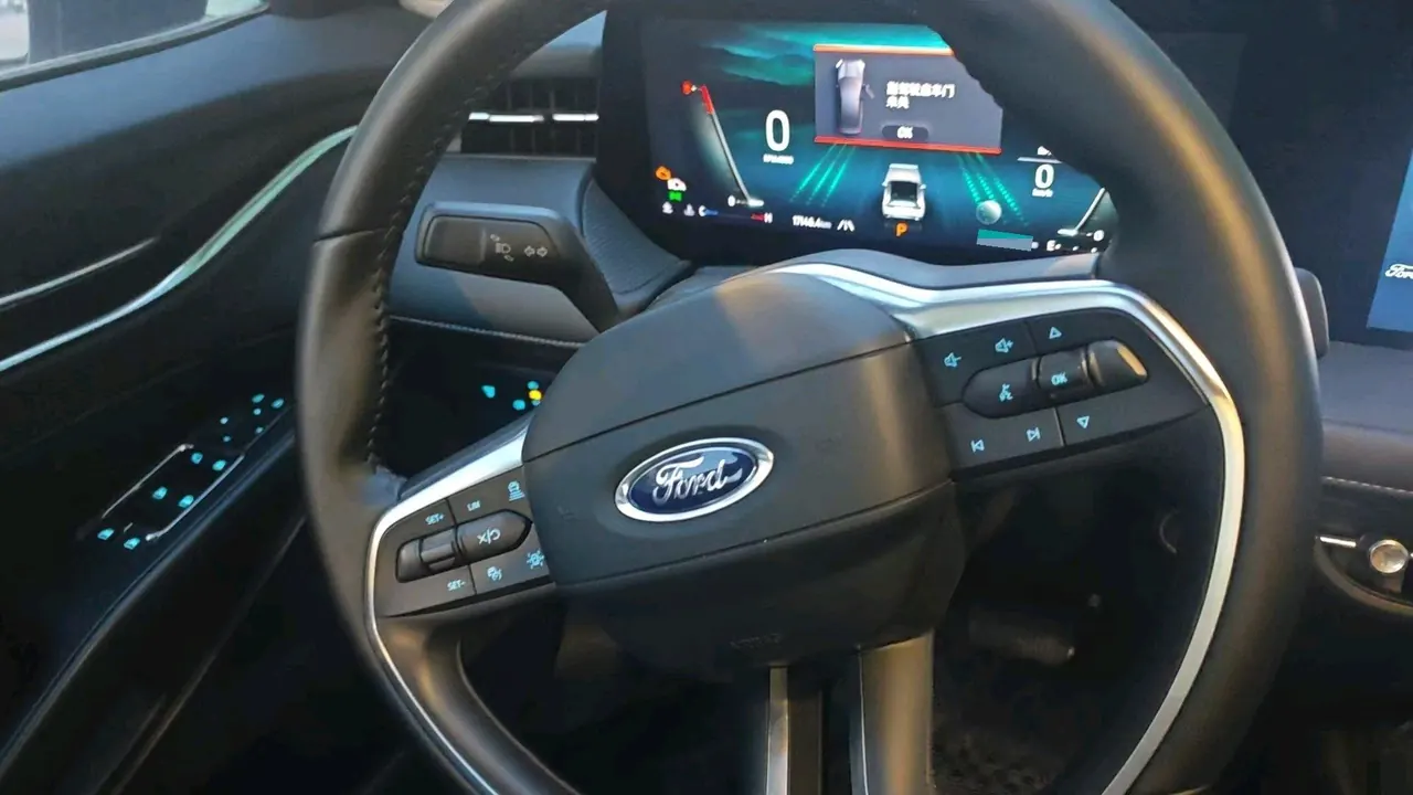 Ford 2025 Mondeo 2.0T EcoBoost Luxury Automatic 3