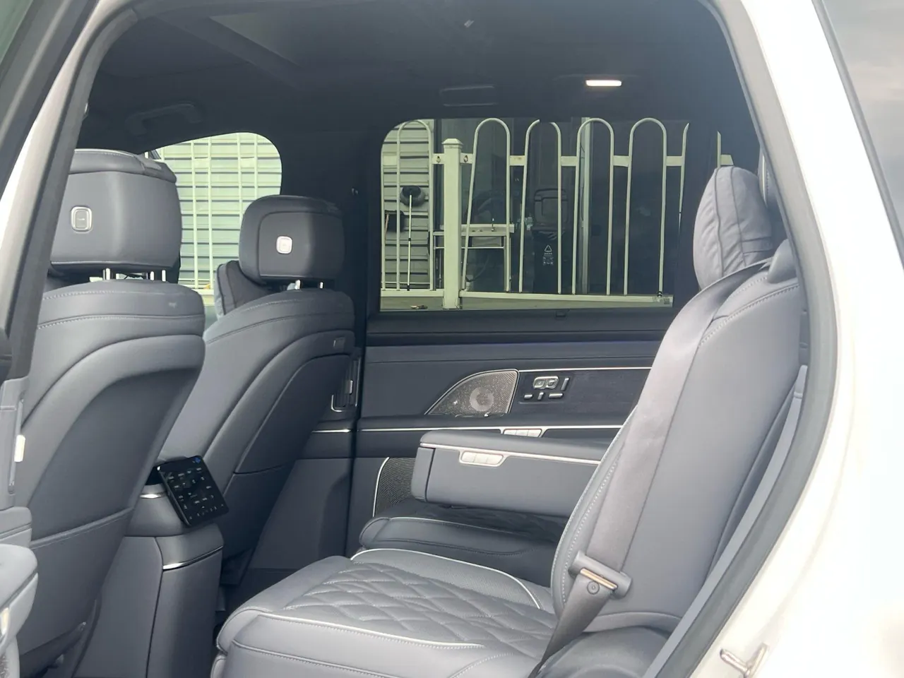 NIO 2026 ES8 6-seat executive deluxe automatic gear 3