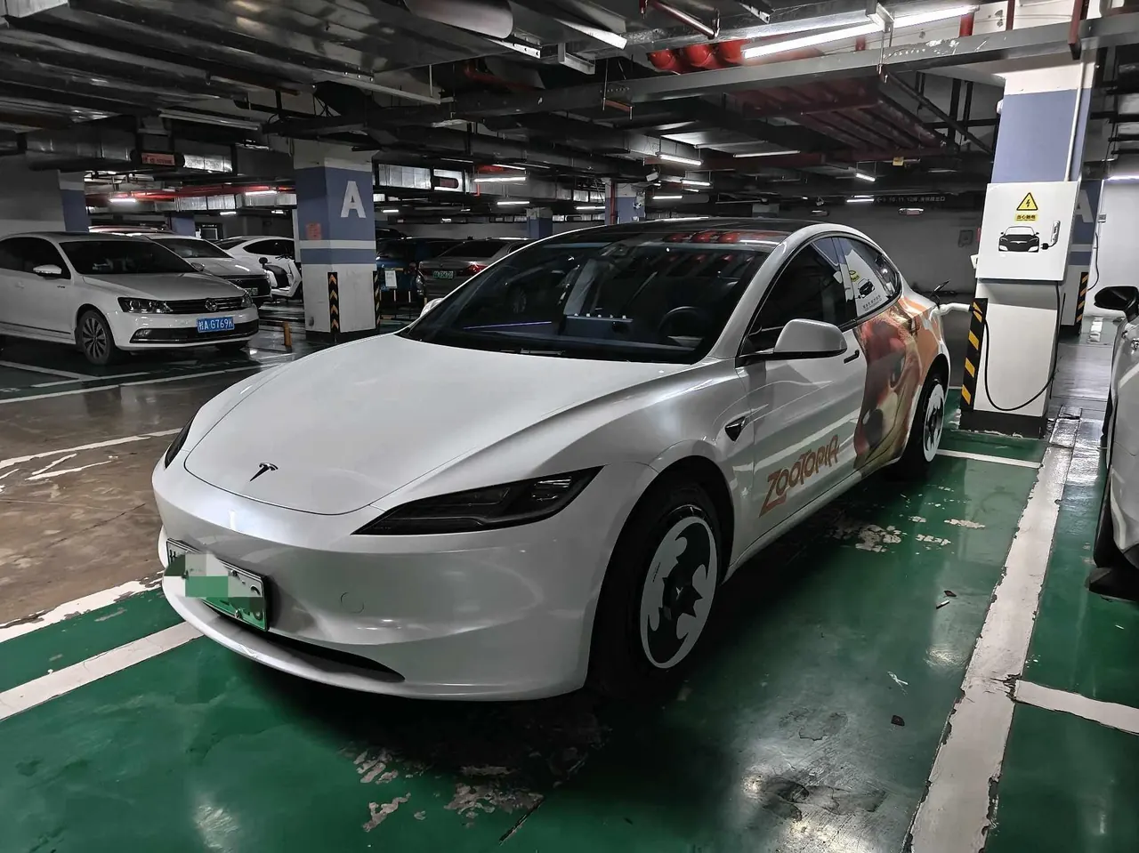 Tesla 2025 Model 3 rear-wheel drive version of automatic transmission - View 1