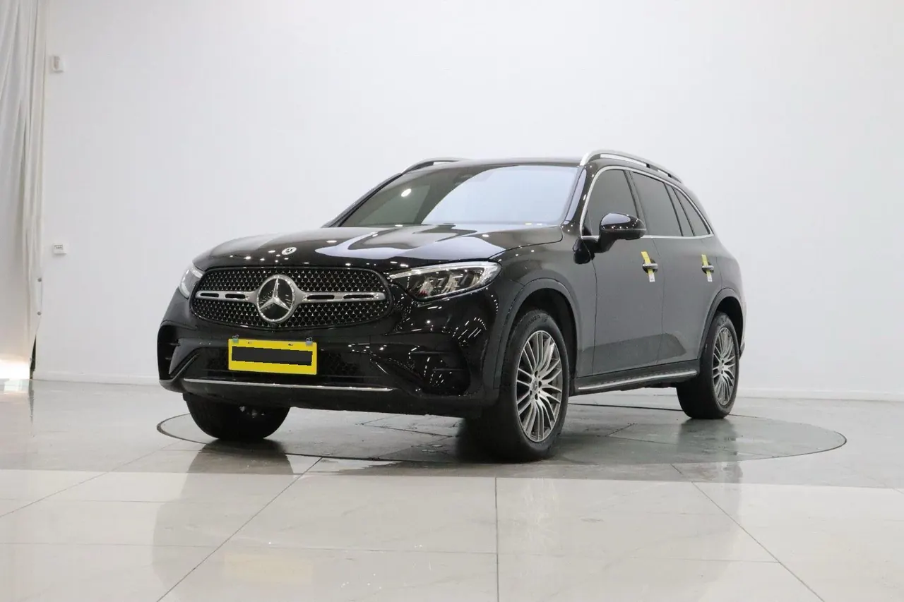 Открыть галерею: Mercedes Benz 2023 GLC 300 L 4MATIC 48V 2.0T dynamic 7-seat automatic gear