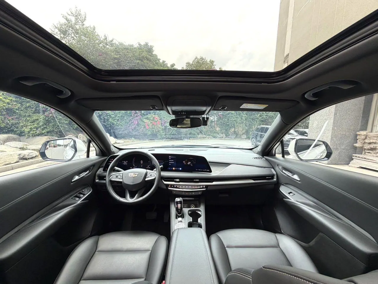 Cadillac 2024 XT4 48V 2.0T 28T Two-Drive Luxury Automatic Gear 3