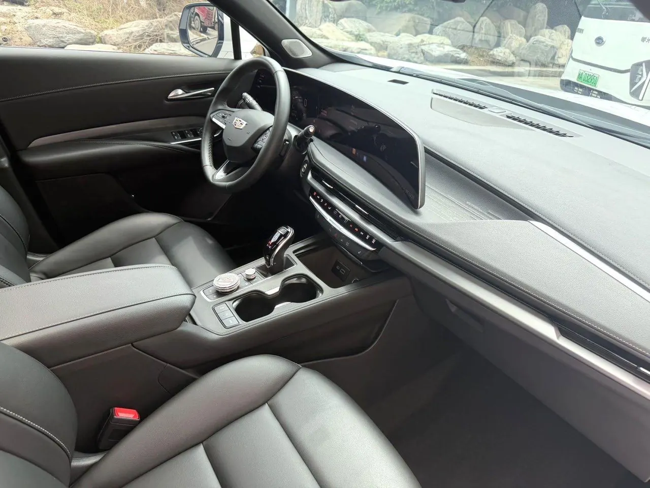 Cadillac 2024 XT4 48V 2.0T 28T Two-Drive Luxury Automatic Gear 4