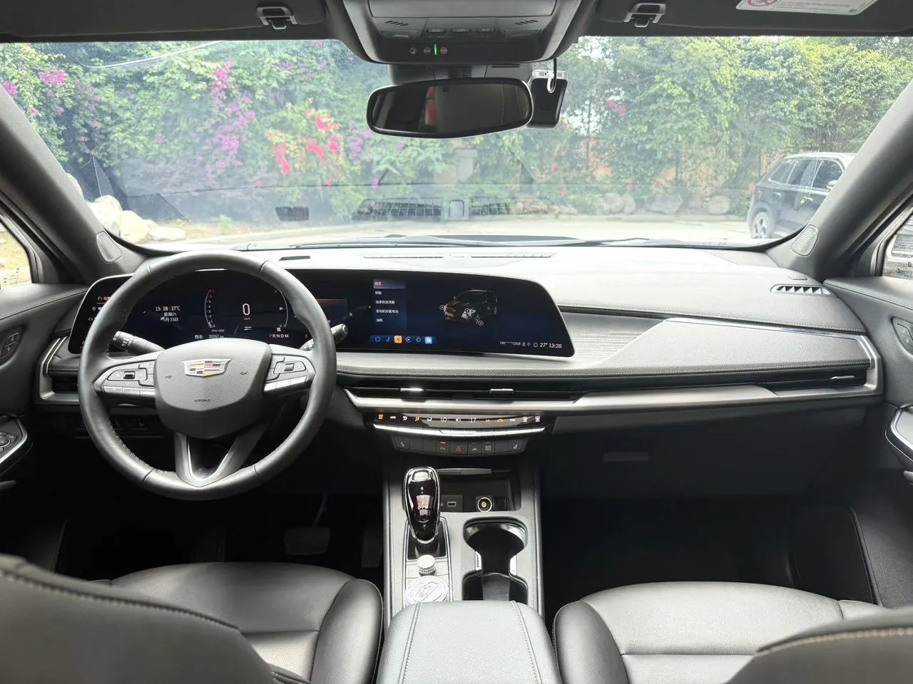 Cadillac 2024 XT4 48V 2.0T 28T Two-Drive Luxury Automatic Gear 5