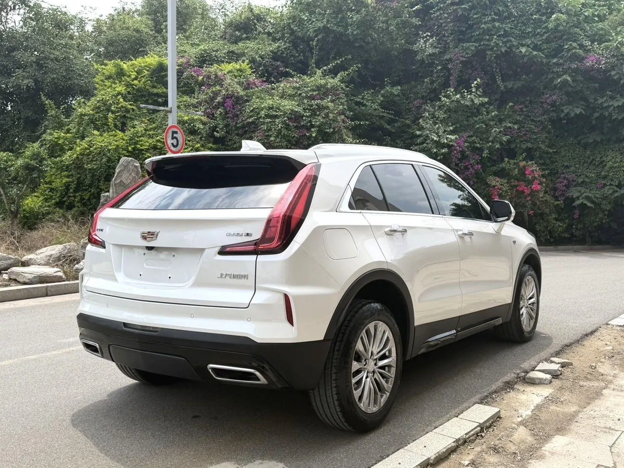 Cadillac 2024 XT4 48V 2.0T 28T Two-Drive Luxury Automatic Gear 9