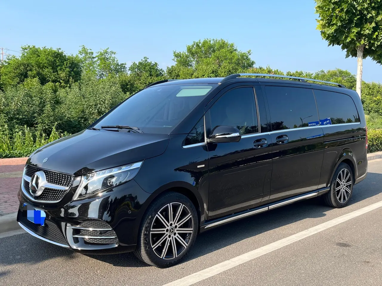 Mercedes Benz V 2022V 260 L 2.0T Deluxe Edition Automatic Gear - View 1