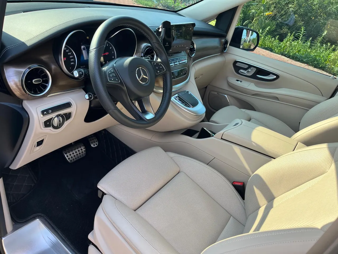 Mercedes Benz V 2022V 260 L 2.0T Deluxe Edition Automatic Gear 2
