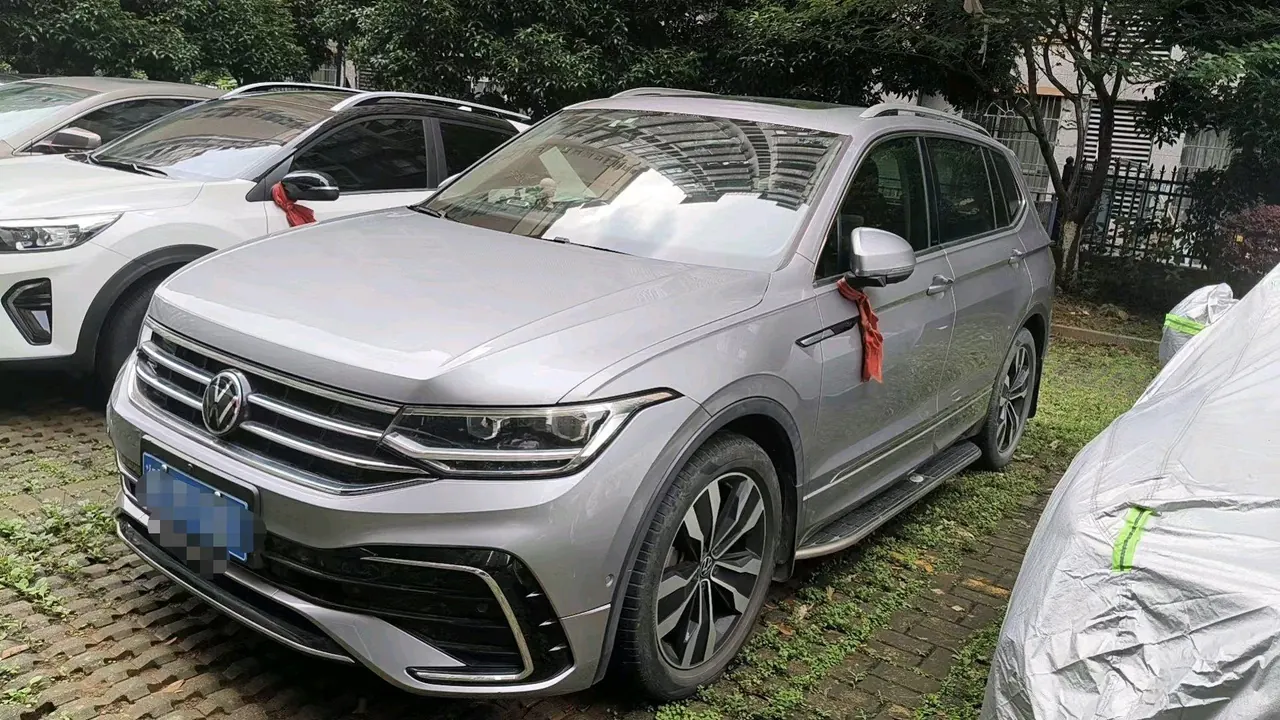 打开图片灯箱:Volkswagen 2022 Tiguan L R-Line 2.0TSI 330TSI Two-Drive R-Line Overdrive Automatic Gear