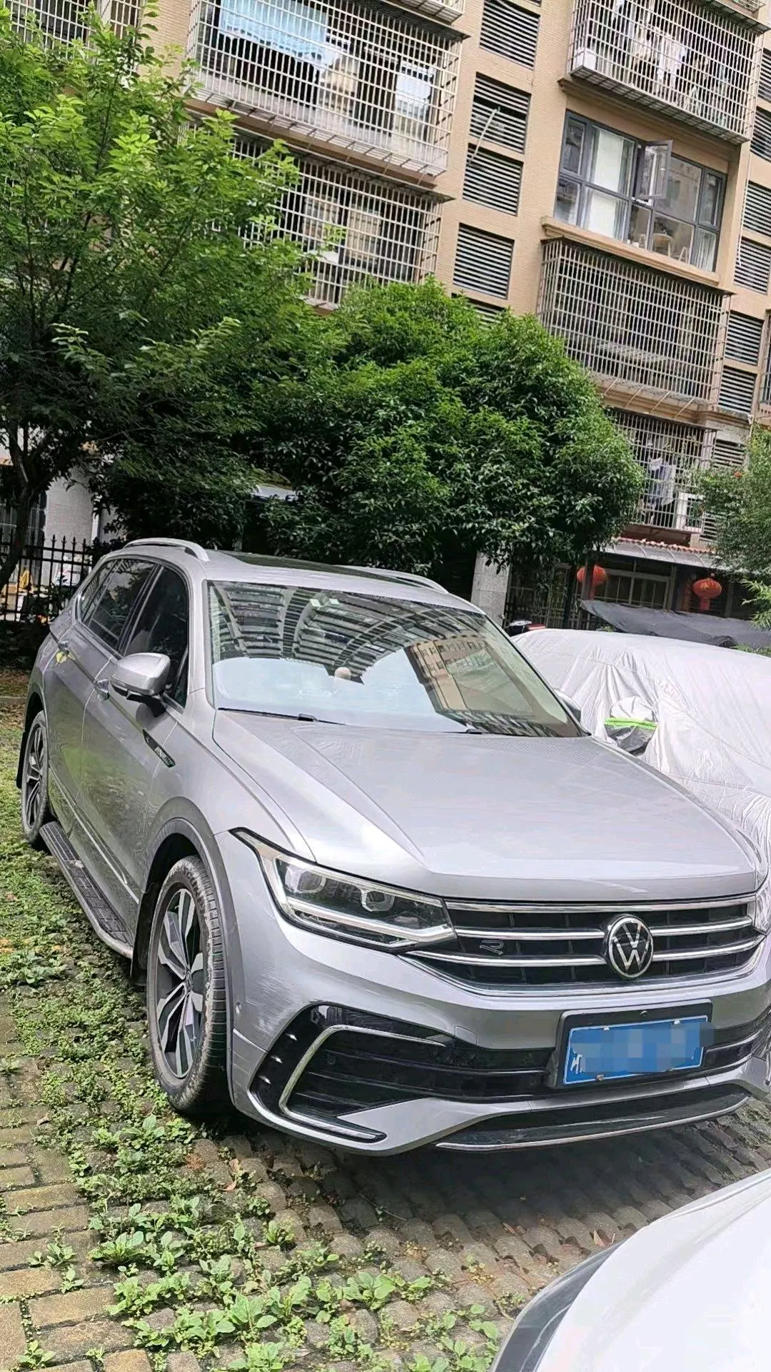 Volkswagen 2022 Tiguan L R-Line 2.0TSI 330TSI Two-Drive R-Line Overdrive Automatic Gear 2
