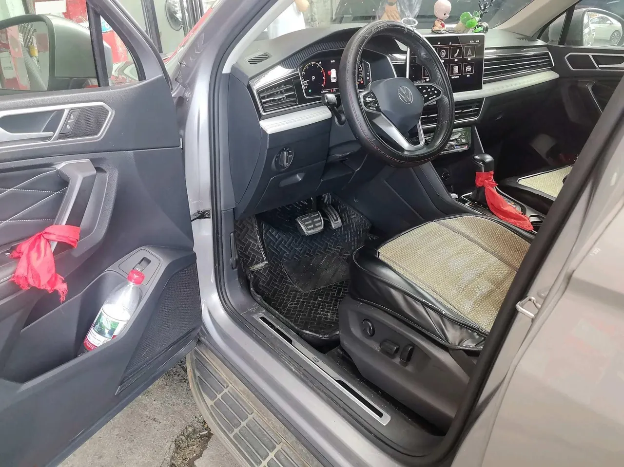 Volkswagen 2022 Tiguan L R-Line 2.0TSI 330TSI Two-Drive R-Line Overdrive Automatic Gear 5