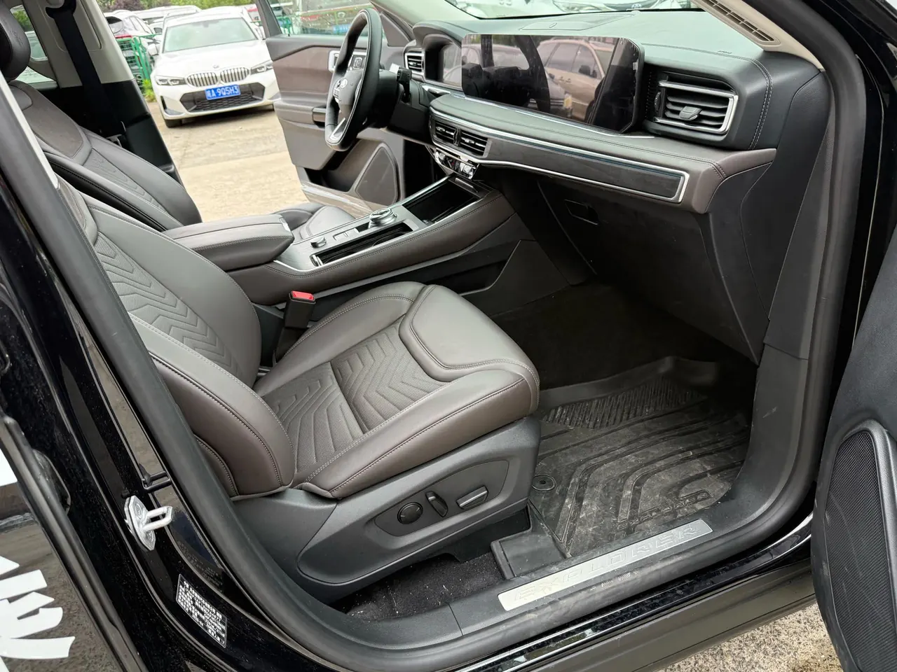 Ford 2024 Explorer 2.3T EcoBoost Four-wheel Drive Titanium Edition 7-seat Automatic Gear 10