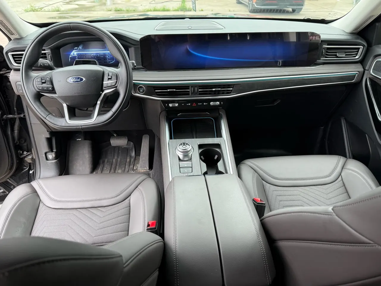 Ford 2024 Explorer 2.3T EcoBoost Four-wheel Drive Titanium Edition 7-seat Automatic Gear 8