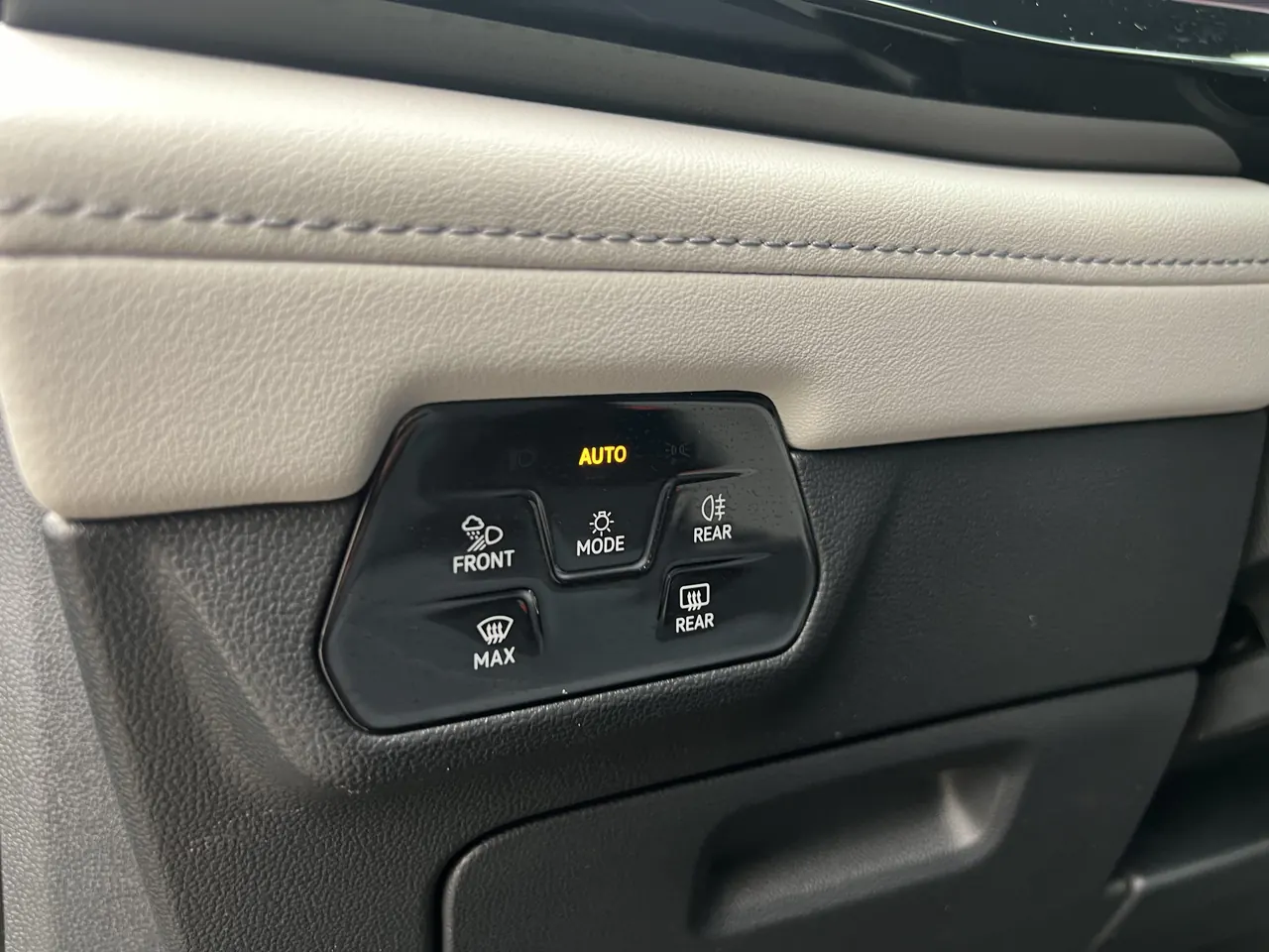 Volkswagen 2021 Tuang 2.0TSI 380TSI Four-wheel Drive Deluxe Edition Automatic Gear 15