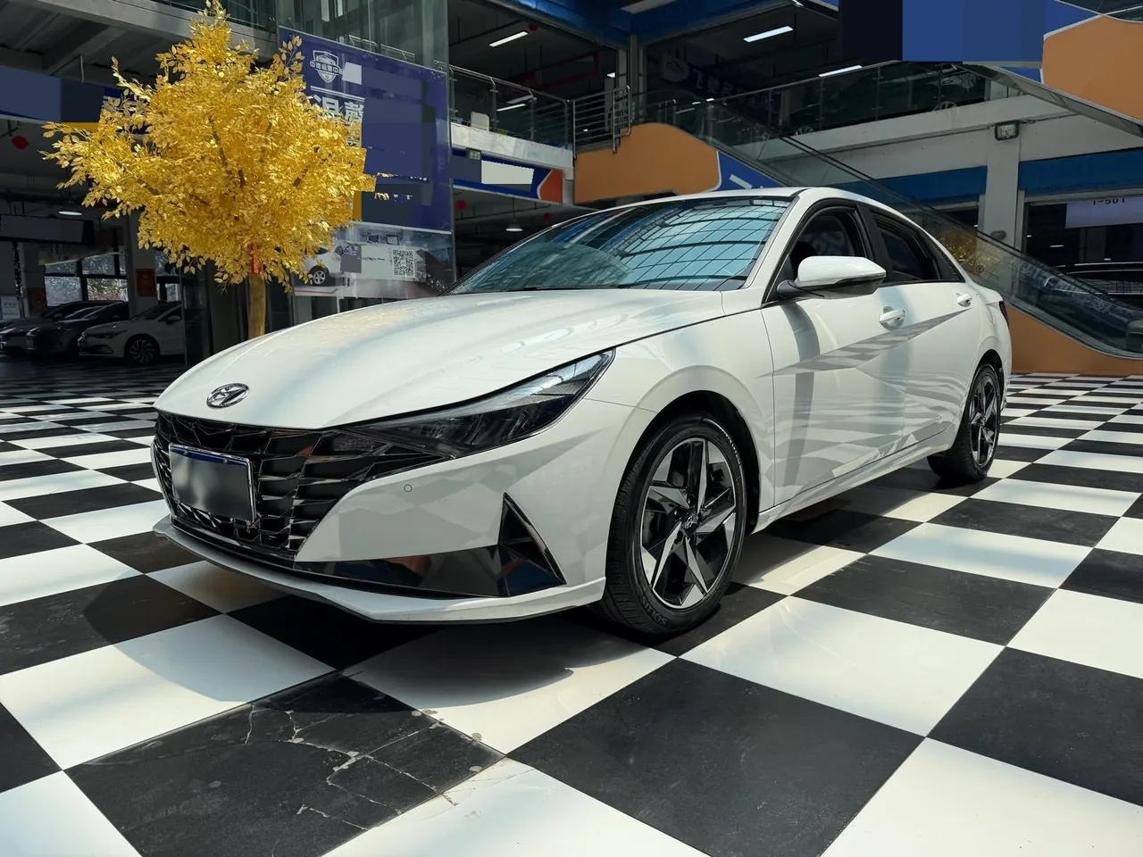 打开图片灯箱:Hyundai 2021 Elantra -3-compartment 1.5 stepless LUX premium automatic gear