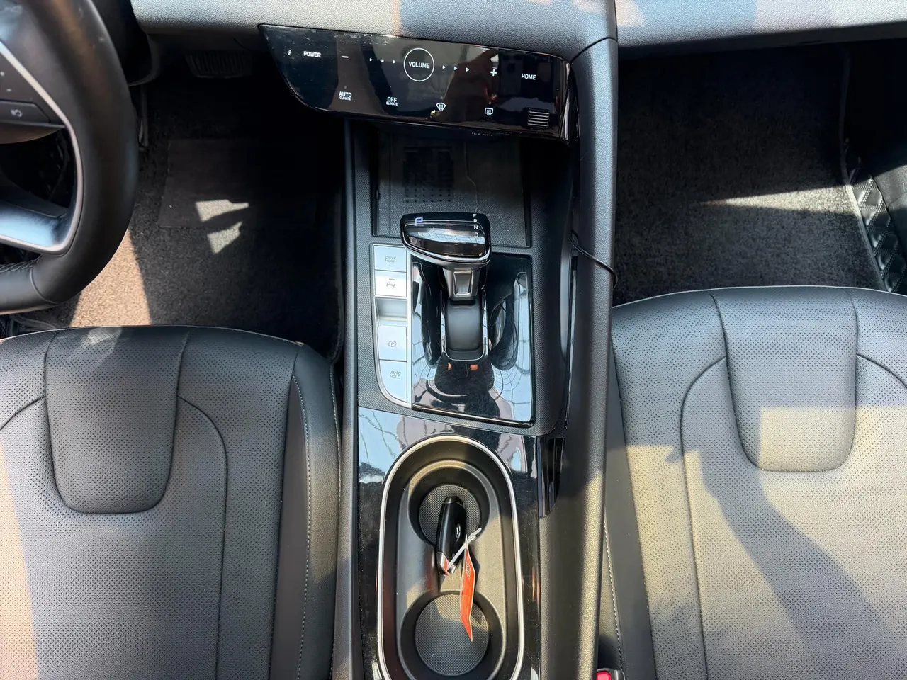 Hyundai 2021 Elantra -3-compartment 1.5 stepless LUX premium automatic gear 12