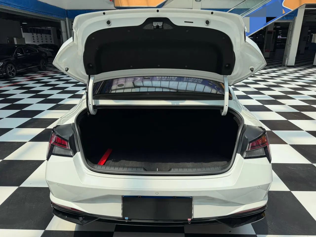 Hyundai 2021 Elantra -3-compartment 1.5 stepless LUX premium automatic gear 16