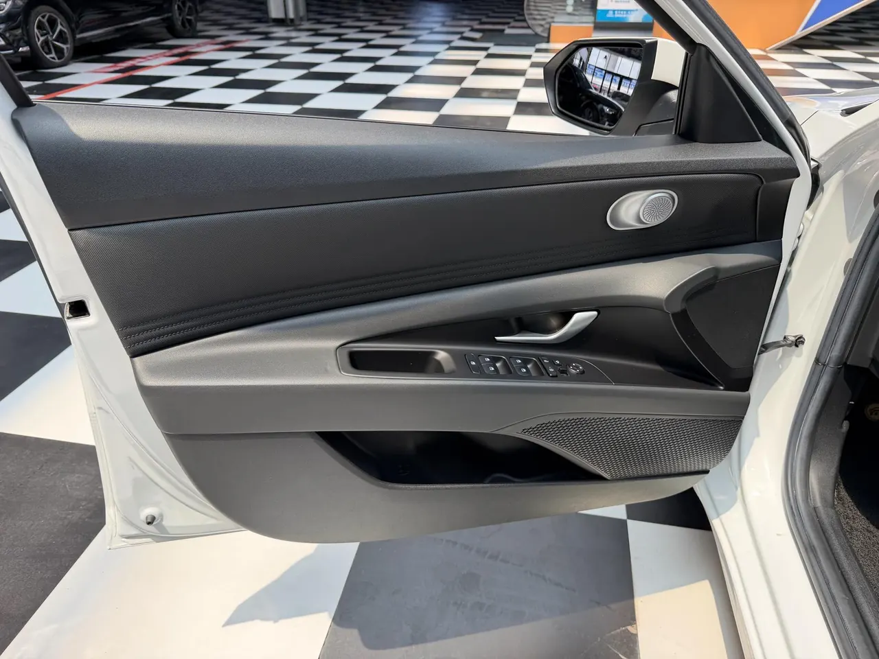 Hyundai 2021 Elantra -3-compartment 1.5 stepless LUX premium automatic gear 5