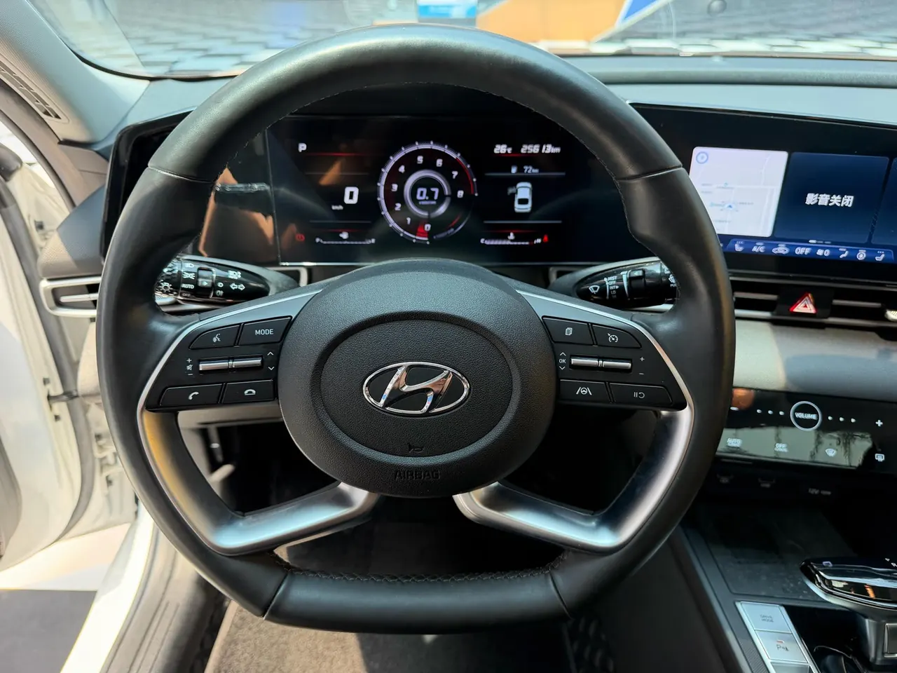 Hyundai 2021 Elantra -3-compartment 1.5 stepless LUX premium automatic gear 6