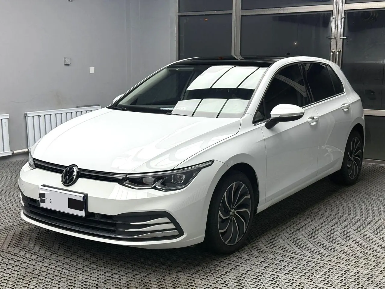 Volkswagen 2021 Golf 8 1.2TSI 200TSI Automatic - View 1