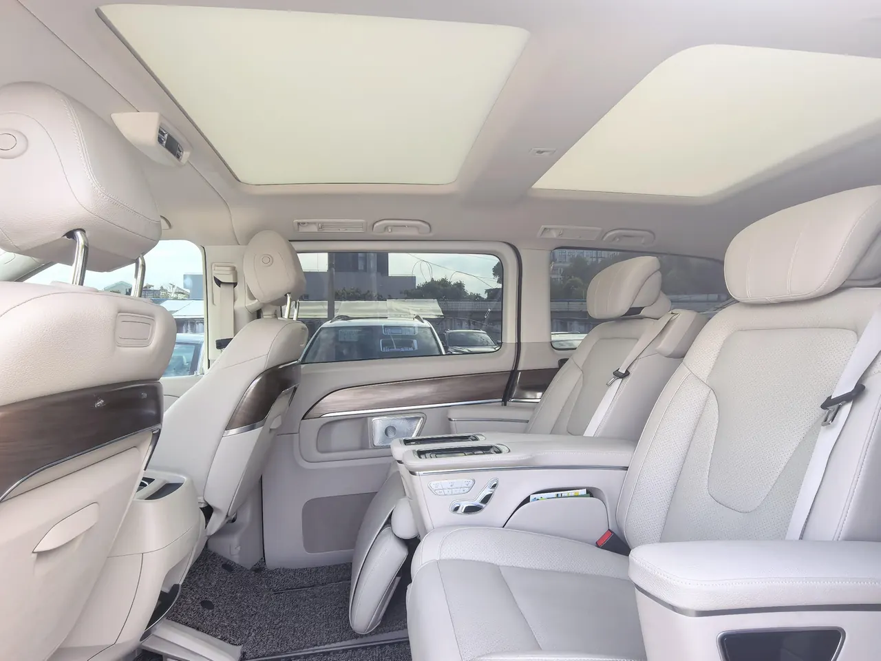 Mercedes Benz V 2022V 260 2.0T Premium Edition Automatic Gear 5
