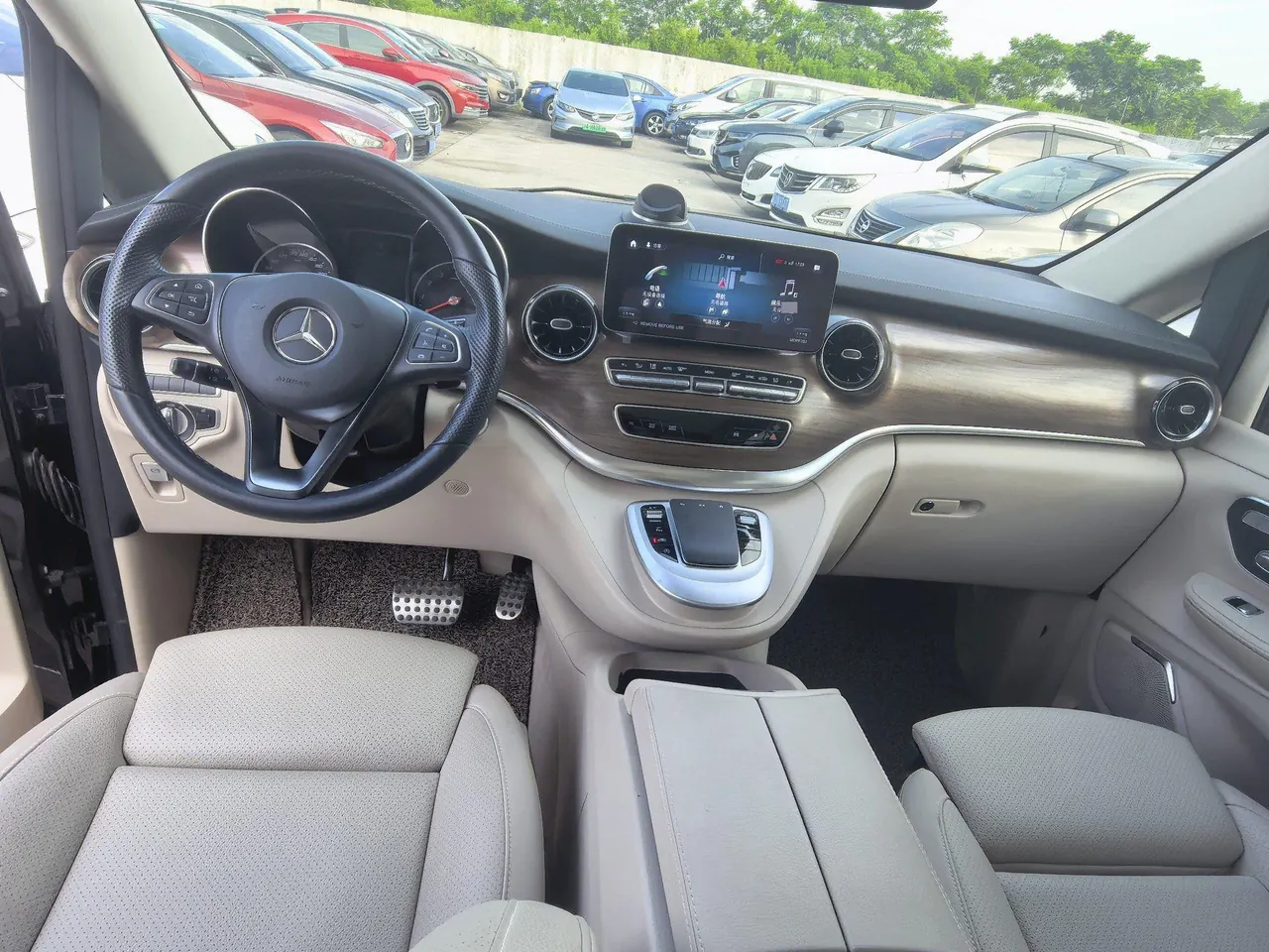 Mercedes Benz V 2022V 260 2.0T Premium Edition Automatic Gear 6