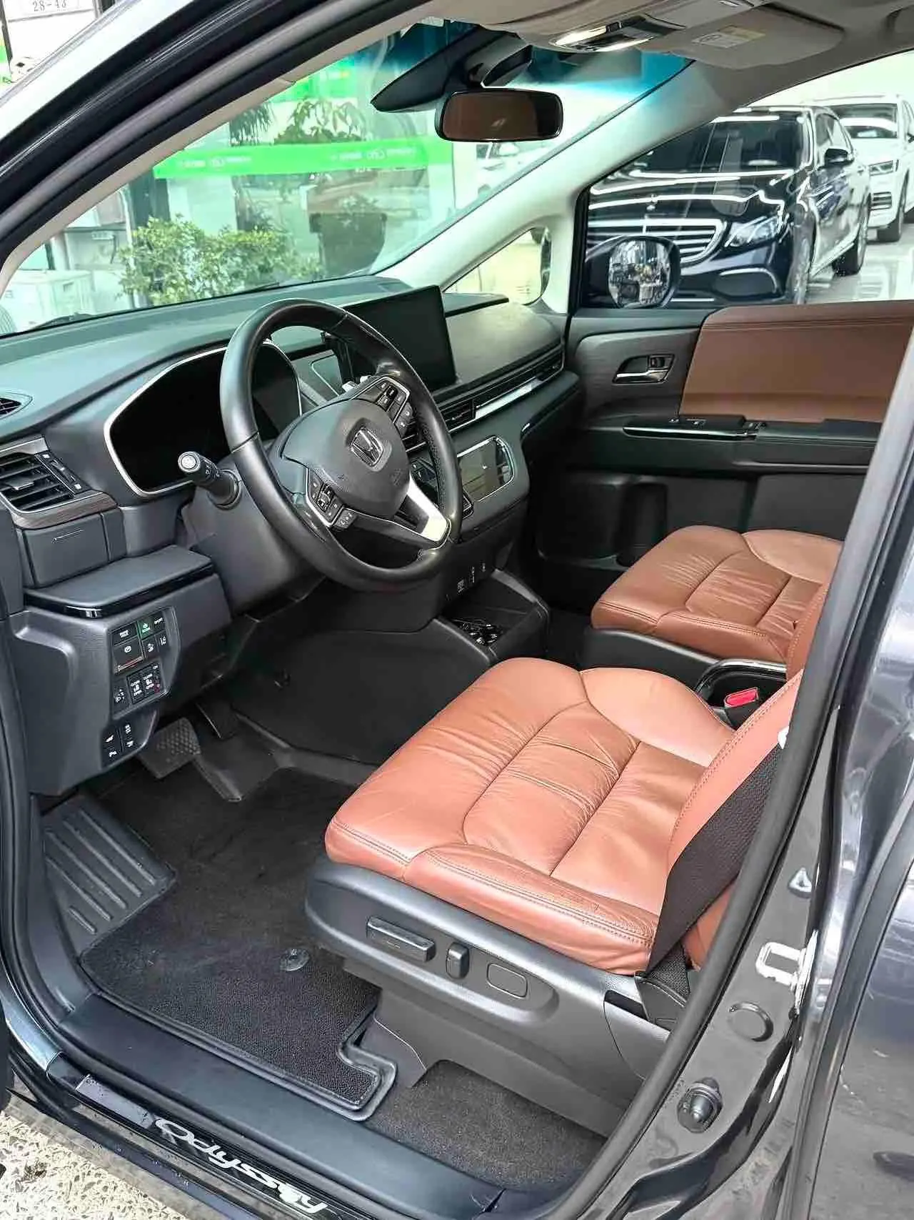 Honda 2022 Odyssey Hybrid 2.0 Stepless Sharp Extreme Edition Automatic Gear 3