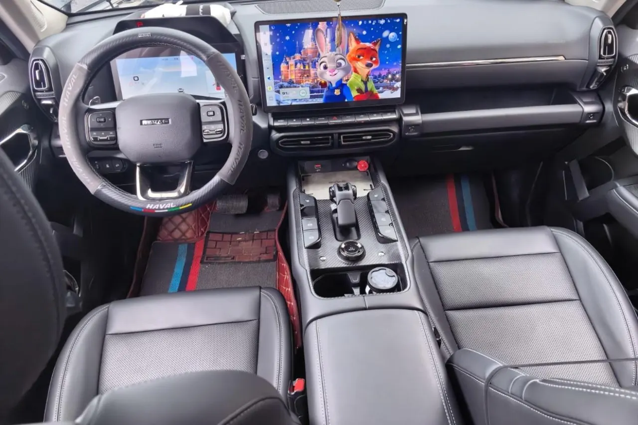 Haval 2023 big dog 2.0T two-wheel drive Chaoye version Plus automatic gear 3
