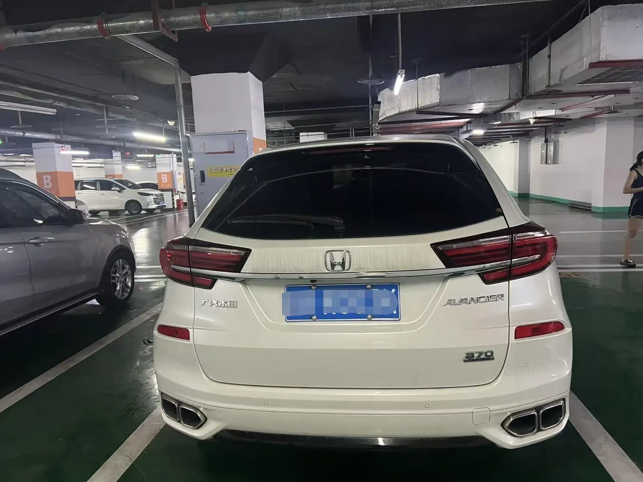 Honda 2023 Crown Road 2.0T 370TURBO Two-Drive Deluxe Automatic Gear 5