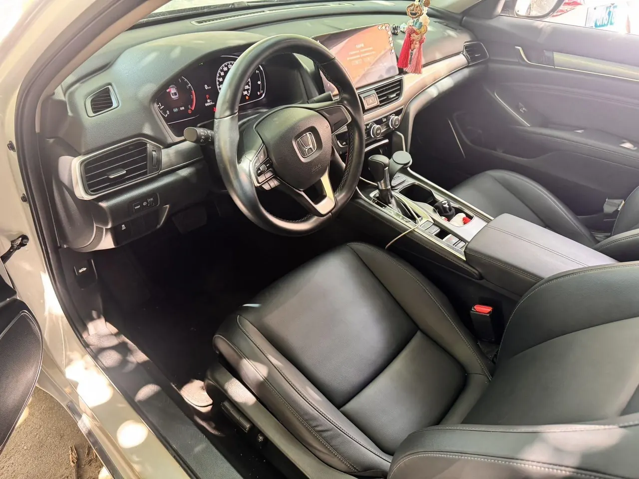 Honda 2022 10th Generation Accord 1.5T Stepless 260TURBO Magic Night Premium Edition Automatic Gear 4